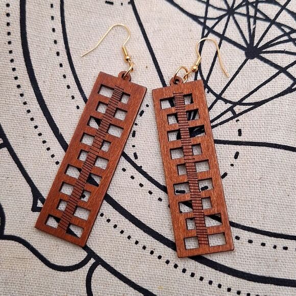 Brown wood earrings rectangular hollowed out drop carved skyscraper earrings - Picture 2 of 5